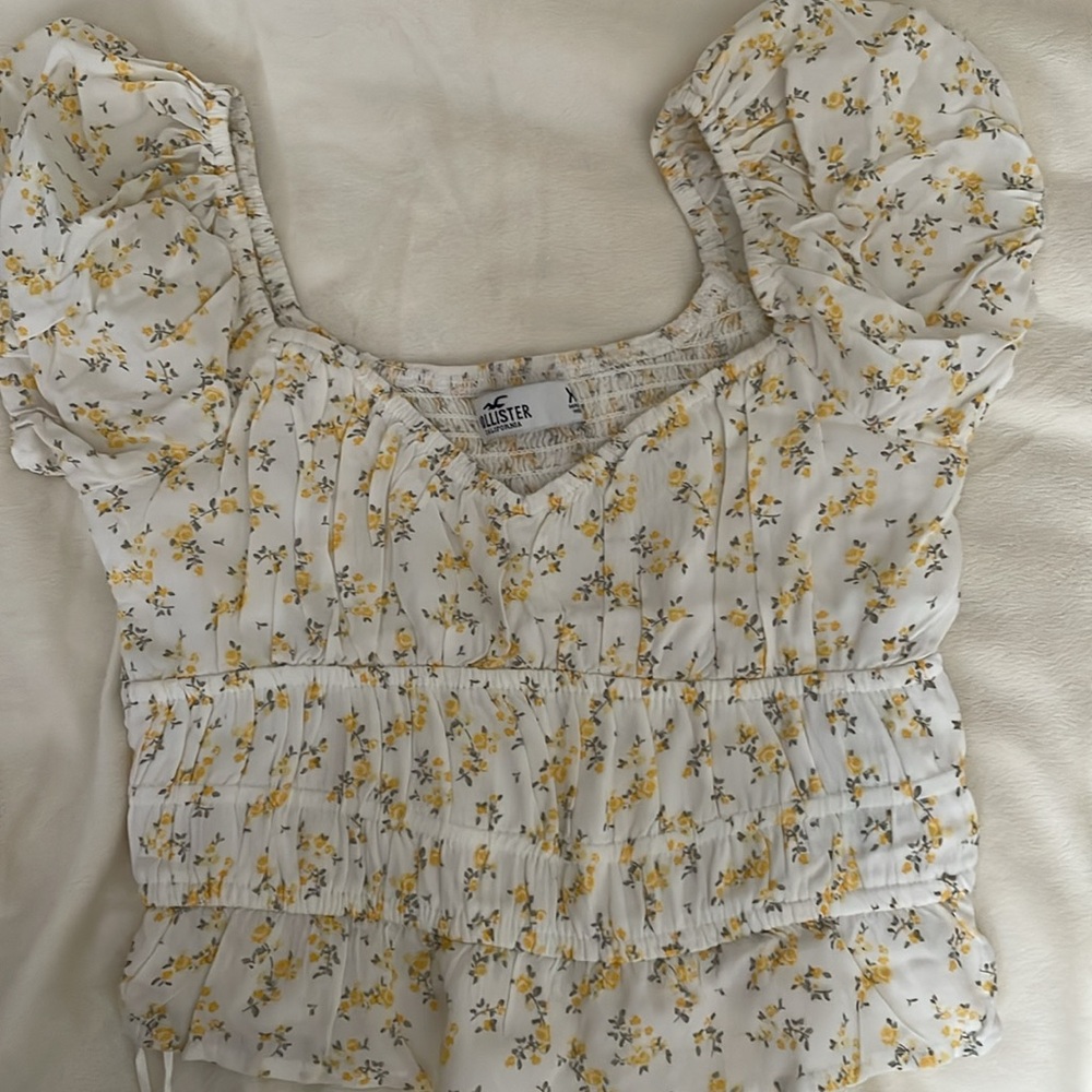 Hollister top